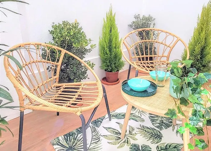 The Shore At Seaside Paradise - Cozy Patio On The Promenade